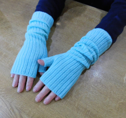 Ladies Lightweight Ribbed Cashmere Wristwarmers — Keystone Thumb | Handcrafted in Hawick